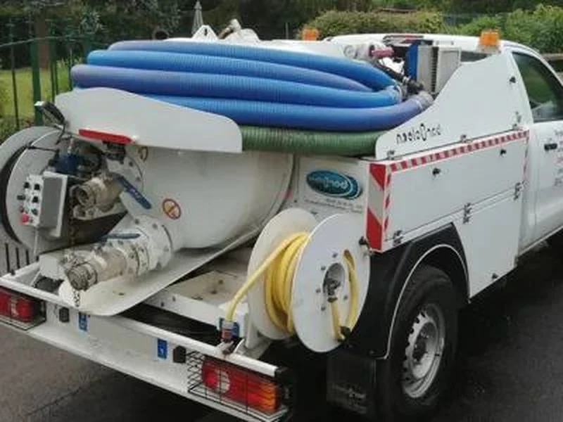 Camion pompe débouchage canalisation à Reims — ChronoPlombier